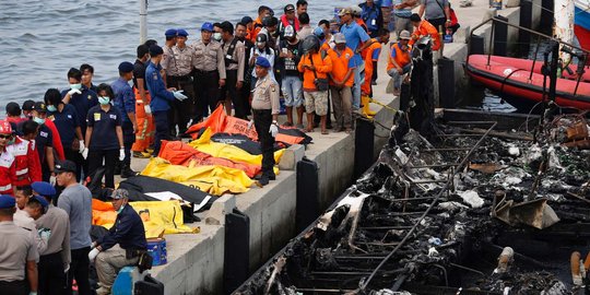 'Saya lihat cucu didorong ke laut, tak tahu istri dan anak di mana'