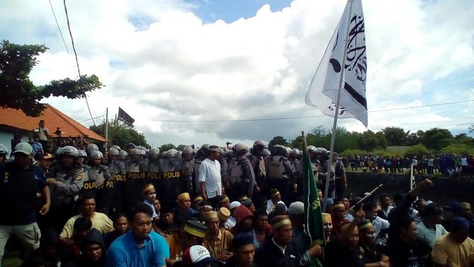 polisi tertembak panah