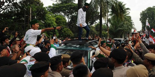 Polisi minta massa pendukung dan anti Ahok bubar pukul 18.00 wib