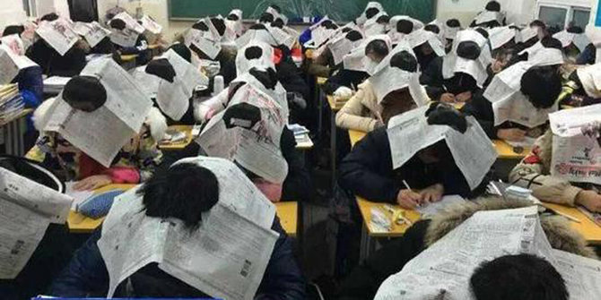 Siswa di China ditempeli koran di kepala biar tak mencontek