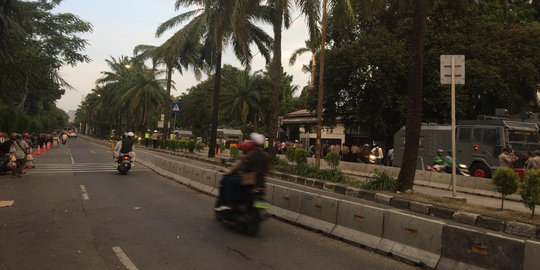 Pendemo di sidang Ahok bubarkan diri, lalu lintas Ragunan lancar