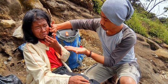 Cerita pilu ibu Arsini ditinggal sendirian di Gunung Ciremai