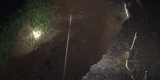 Jalan amblas sedalam 6 meter, jalur Majalengka-Ciamis dialihkan