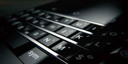 Mercury, smartphone ber-keyboard yang tandai kembalinya BlackBerry
