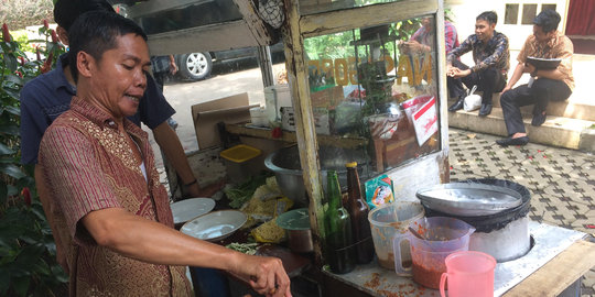 Cerita Rohman pedagang nasi goreng langganan keluarga Jokowi
