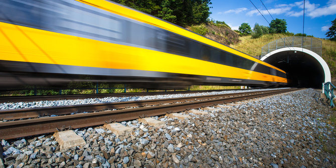 China luncurkan kereta pertama ke London, waktu tempuh 18 