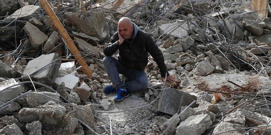 Meratapi warga Palestina rumahnya dibuldoser Israel