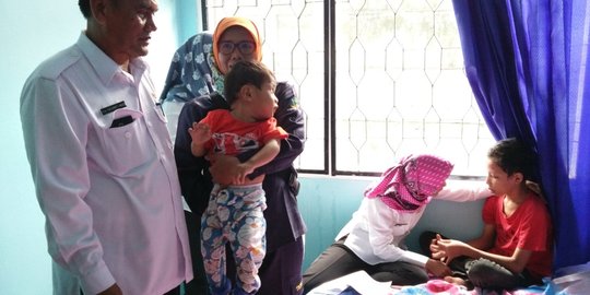 Kisah pilu dua bocah, ditinggal ibu dan diasuh tante gangguan jiwa