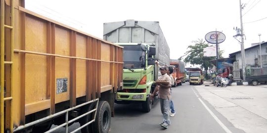 Kemacetan di jalan arteri Purwakarta-Bandung dikeluhkan sopir angkot