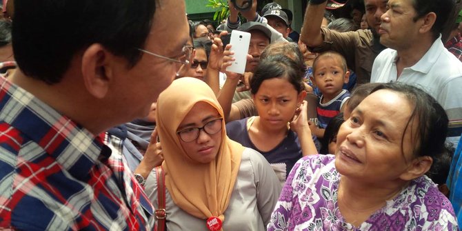 Ibu-ibu di Lenteng Agung ini nangis prihatin Ahok disidang