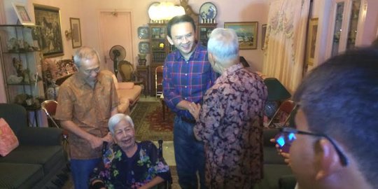 Ahok anak manja semasa kuliah, pakai payung kalau kena panas