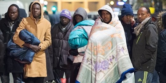 Curi selimut imigran tunawisma, polisi Paris dikecam
