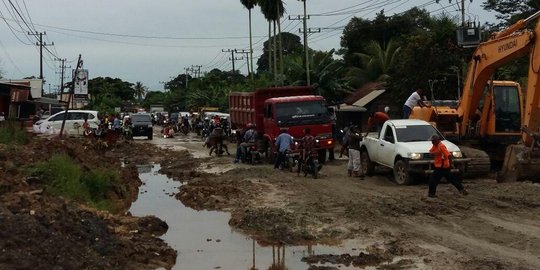Jalan rusak parah, perjalanan Samarinda-Sangatta ditempuh 7 jam