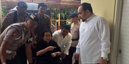 Mengadu ke DPR, Rachmawati terisak ingat aksi makar ke Soekarno