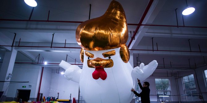 Ayam raksasa mirip Trump bakal meriahkan Imlek  di China  