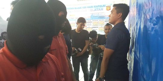 Bercumbu di Taman Kota BSD & tepergok, ABG malah diperkosa 2 pria