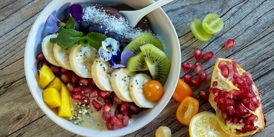 Dapatkan perut seksi dengan sarapan super fruit bowl ini setiap hari