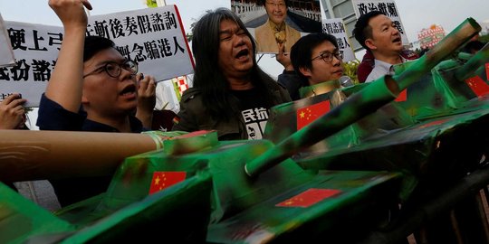 Begini aksi massa protes pembangunan Istana Beijing di Hong Kong