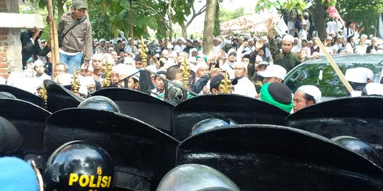 Habib Rizieq diperiksa, Polda Jabar dikepung FPI dan GMBI