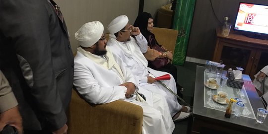 Diperiksa kasus penistaan Pancasila, Habib Rizieq bawa 5 pengacara