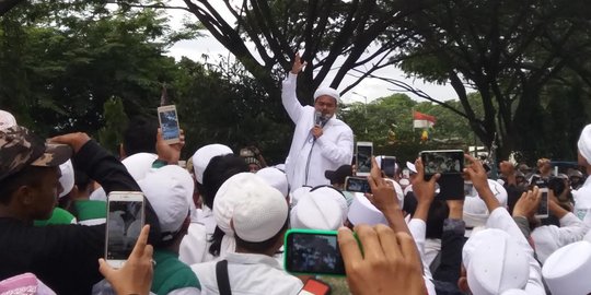 Keluar dari Mapolda, Habib Rizieq orasi soal tesis Pancasila