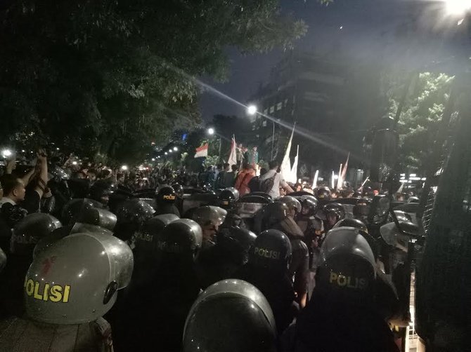 demo mahasiswa di depan istana
