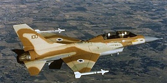 Jet tempur Israel serang pangkalan udara militer Suriah
