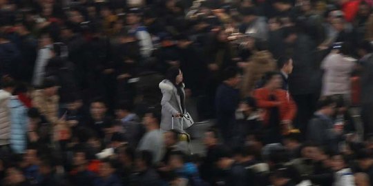 Penampakan padatnya stasiun di China jelang Imlek