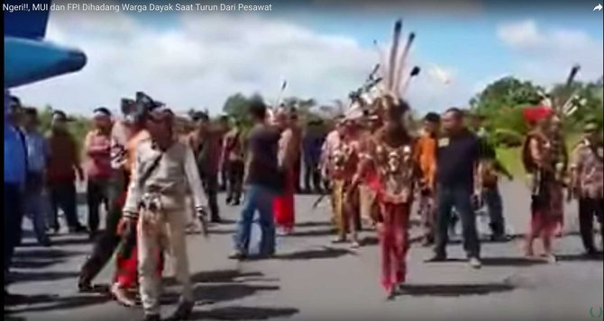 mui dan fpi dihadang warga dayak