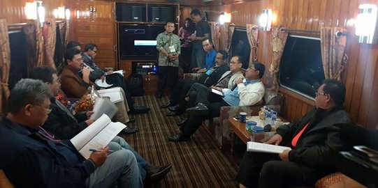 Menengok rapat Sumarsono & SKPD di kereta wisata Jakarta-Yogyakarta
