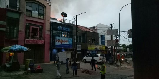 Minggu pagi, Ruko Mie Ayam 88 di Kebayoran terbakar