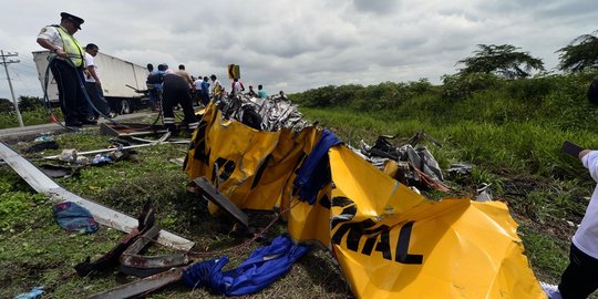 Tabrakan maut bus sekolah vs truk, 20 nyawa melayang