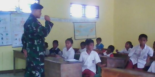 Kisah haru prajurit TNI jadi guru di perbatasan