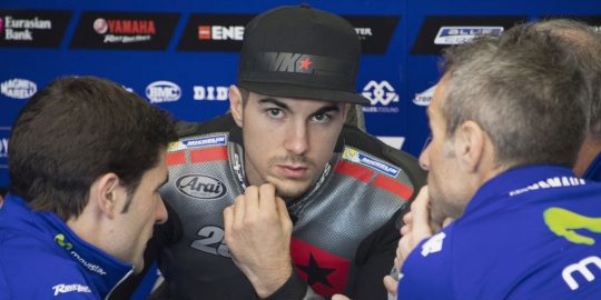 Maverick Vinales pamer helm baru untuk MotoGP 2017 