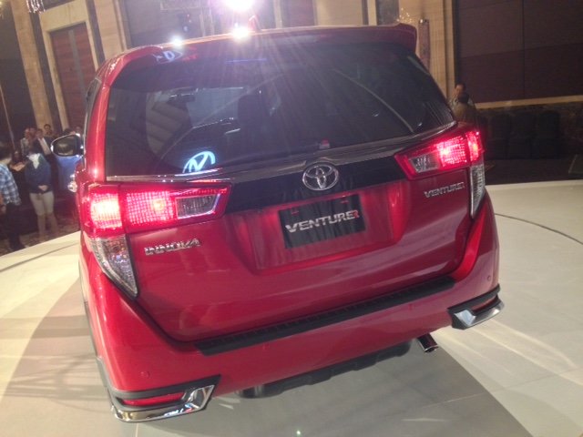 toyota kijang innova venturer
