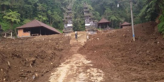 Hujan deras, jalan ke Pura Goa Gajah & Teratai Bang ditutup lumpur