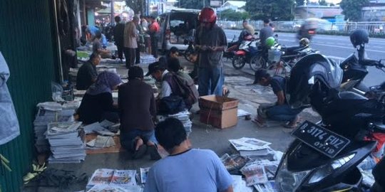 Mengandalkan langganan dan pembaca tua