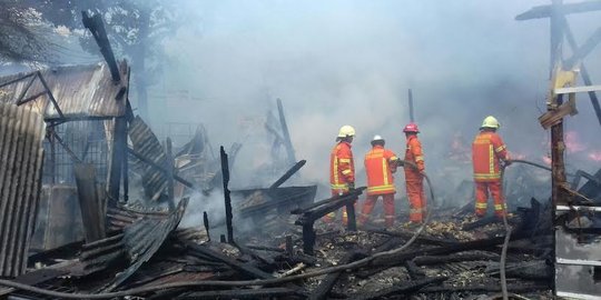 Kebakaran Toko Rotan di Bandung merembet ke RM Ampera