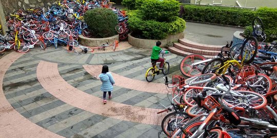 Mengunjungi kuburan sepeda di China