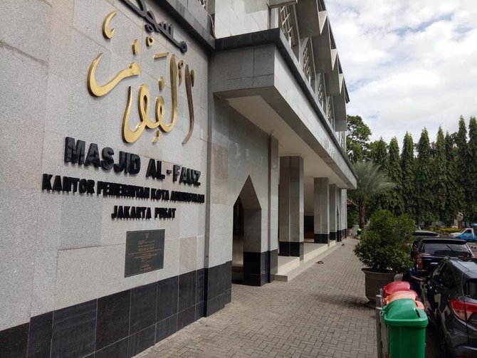 masjid al fauz di kantor wali kota jakpus