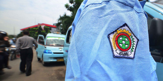 Izin ratusan angkot uzur di Bekasi dibekukan