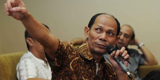 Ichsanuddin Noorsy dan Sri Bintang anggota grup  WA  Peduli 