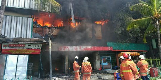 Kebakaran Pasar Senen, petugas damkar dan pedagang alami luka robek