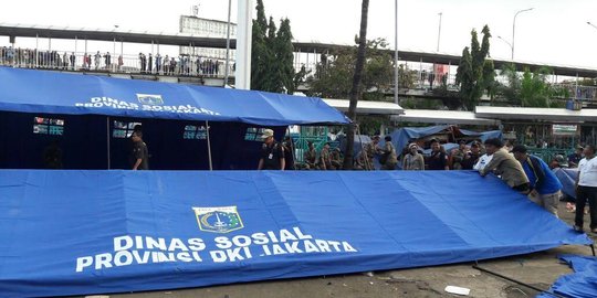 Dinsos siapkan 100 nasi bungkus buat petugas damkar di Pasar Senen