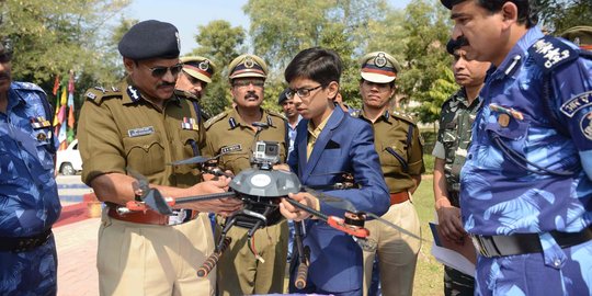 Fantastis, bocah 14 tahun ini ciptakan drone canggih untuk polisi