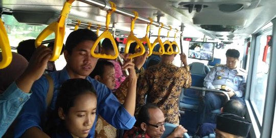 Perkenalkan bus wisata DKI, Sumarsono diskusi dengan OSIS se-Jakarta
