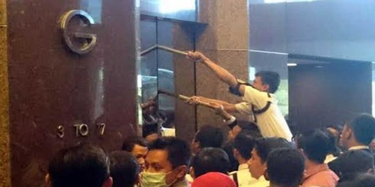 Lift di Gedung BRI Sudirman jatuh dari lantai 3, pegawai terluka