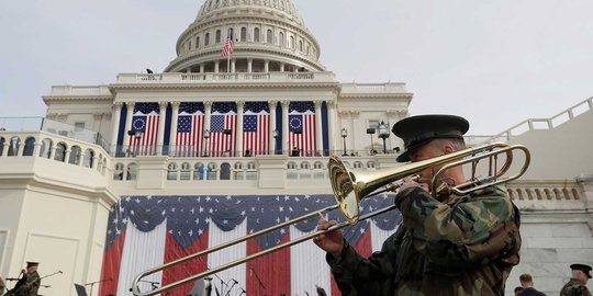 Intip persiapan & gladi resik jelang pelantikan Trump di U.S Capitol