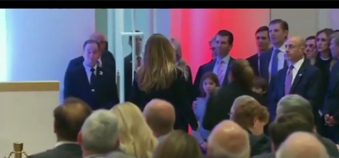 donald trump ditinggal melania