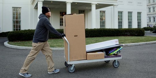 Barang milik Obama mulai dipindahkan, Gedung Putih mendadak sunyi